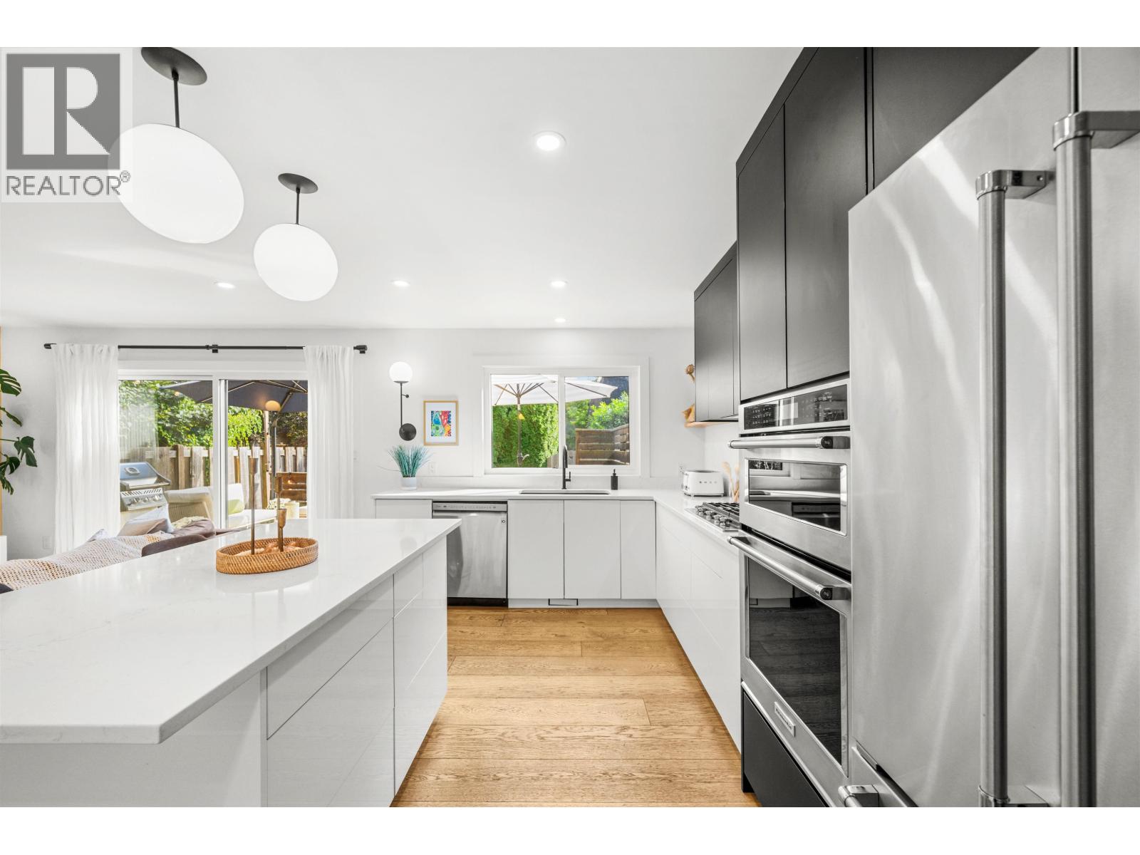 927 Old Lillooet Road, North Vancouver, British Columbia  V7J 2H7 - Photo 8 - R3048451