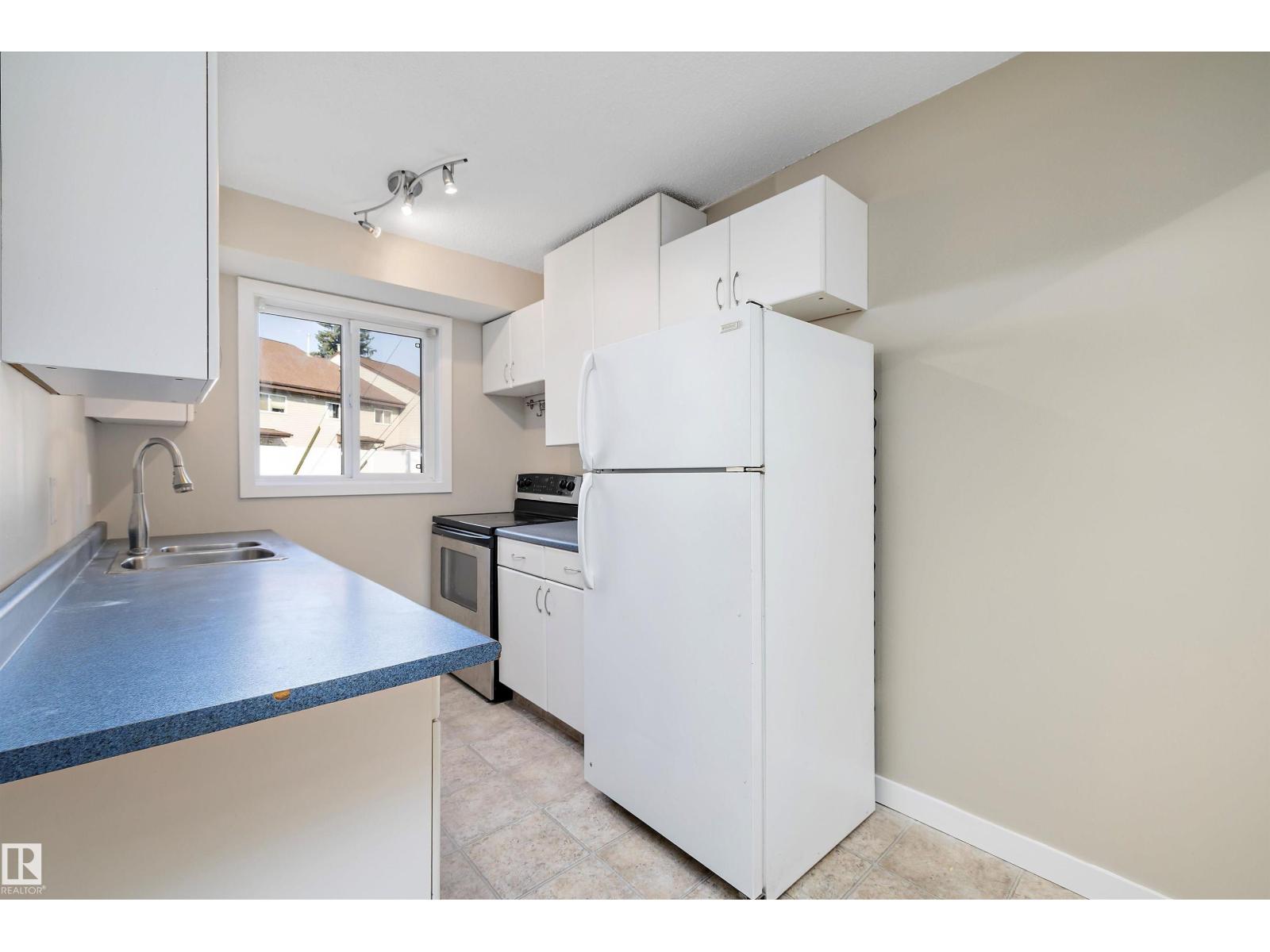 25f Meadowlark Vg Nw, Edmonton, Alberta  T5R 5X4 - Photo 7 - E4457909