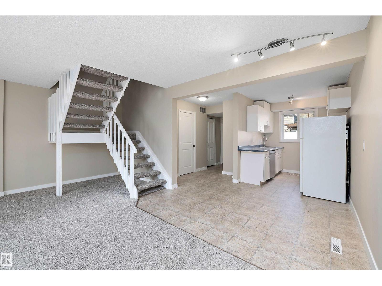 25f Meadowlark Vg Nw, Edmonton, Alberta  T5R 5X4 - Photo 6 - E4457909