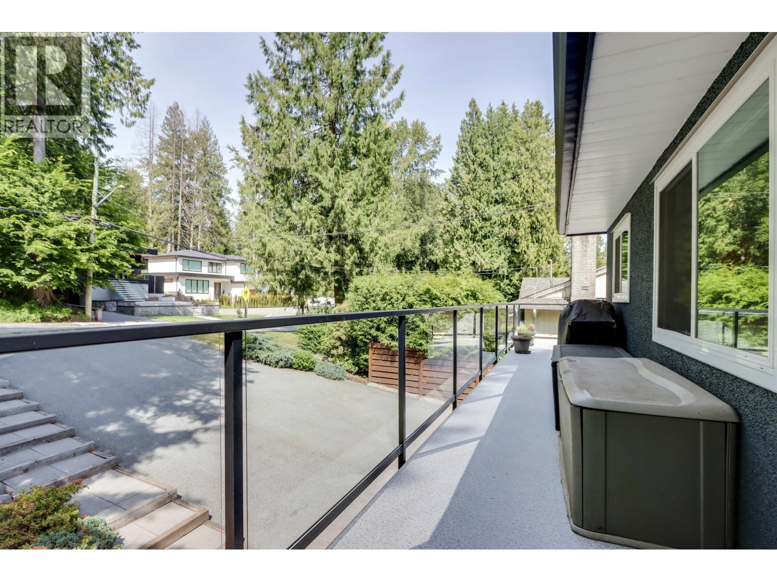 999 Frederick Road, North Vancouver, British Columbia  V7K 1H7 - Photo 2 - R3048411