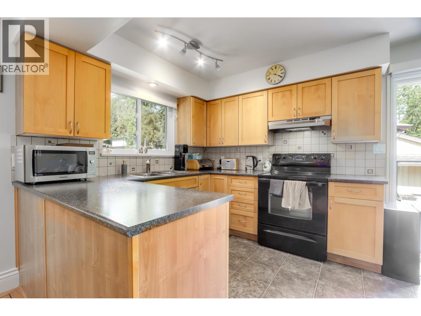 999 Frederick Road, North Vancouver, British Columbia  V7K 1H7 - Photo 8 - R3048411