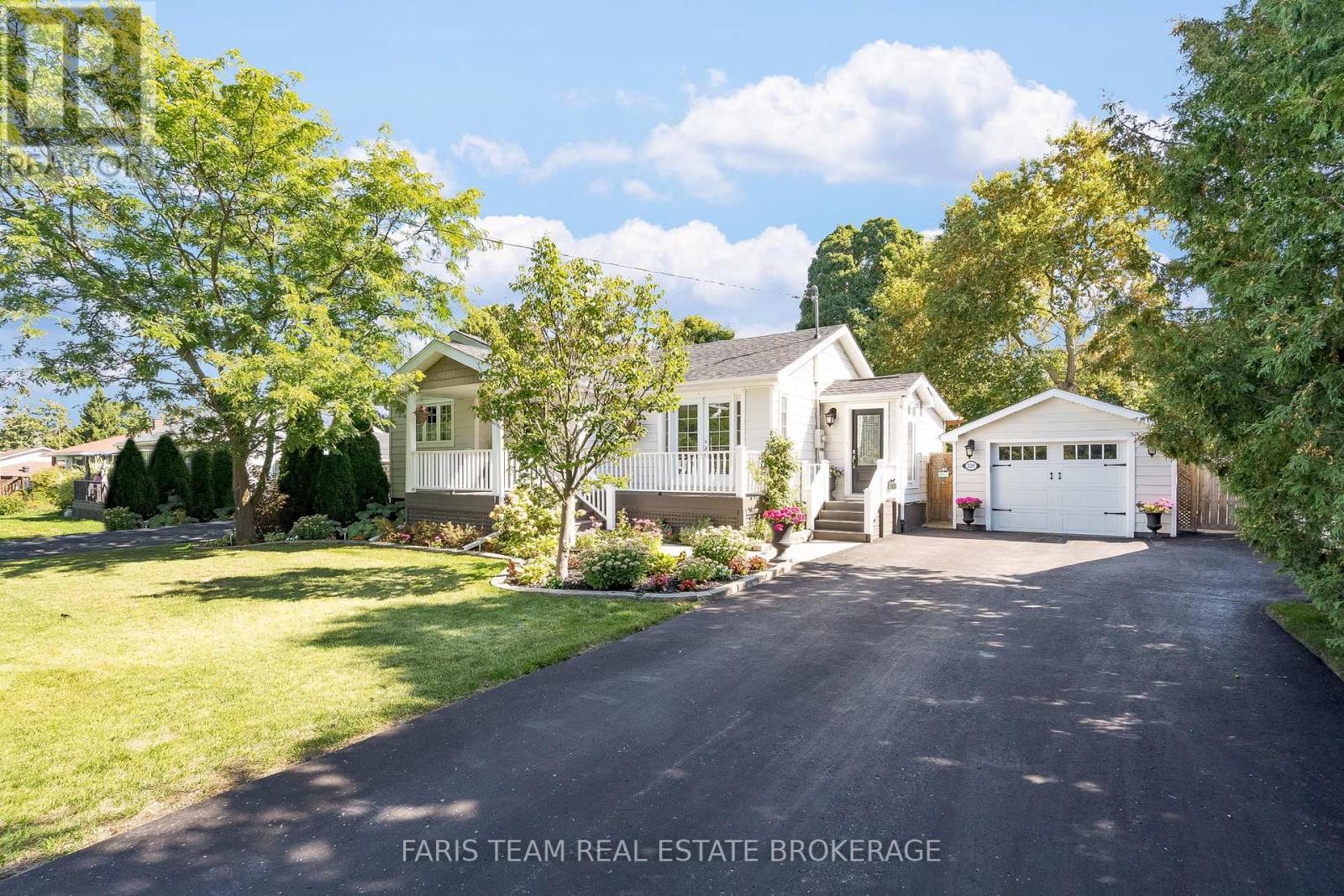 229 COX MILL ROAD, Barrie, Ontario