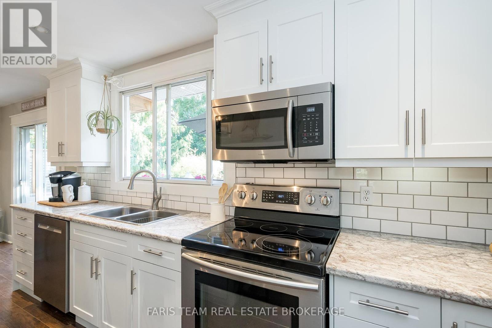 229 Cox Mill Road, Barrie (Painswick North), Ontario  L4N 4G7 - Photo 6 - S12407087