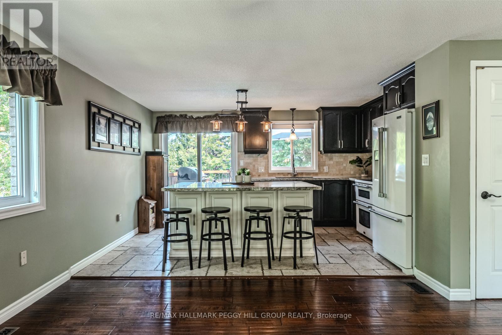 1 Wessenger Drive, Barrie, Ontario  L4N 8R8 - Photo 3 - S12407157