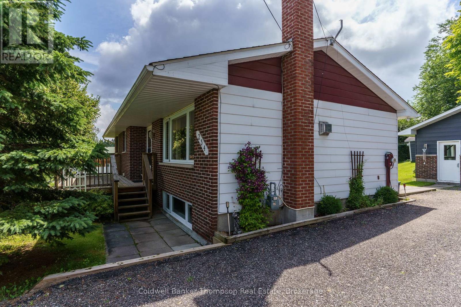 234 Yonge Street, Burk's Falls, Ontario  P0A 1C0 - Photo 1 - X12078423
