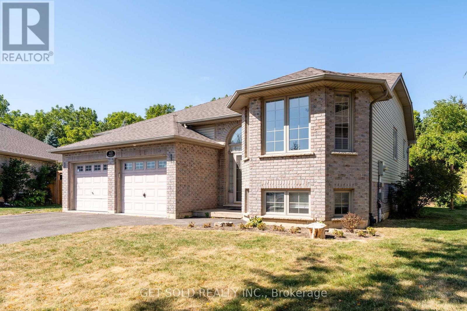 40 Jo Whitney Court, Brantford, Ontario  N3T 6N9 - Photo 2 - X12392121