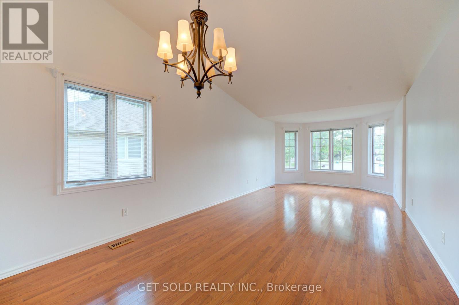 40 Jo Whitney Court, Brantford, Ontario  N3T 6N9 - Photo 5 - X12392121