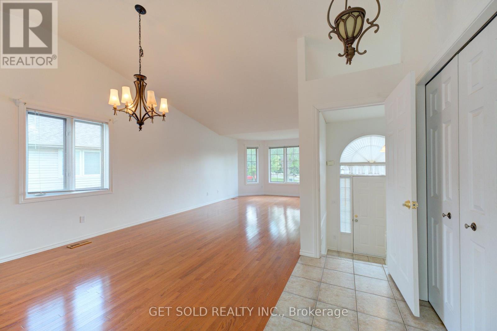 40 Jo Whitney Court, Brantford, Ontario  N3T 6N9 - Photo 4 - X12392121