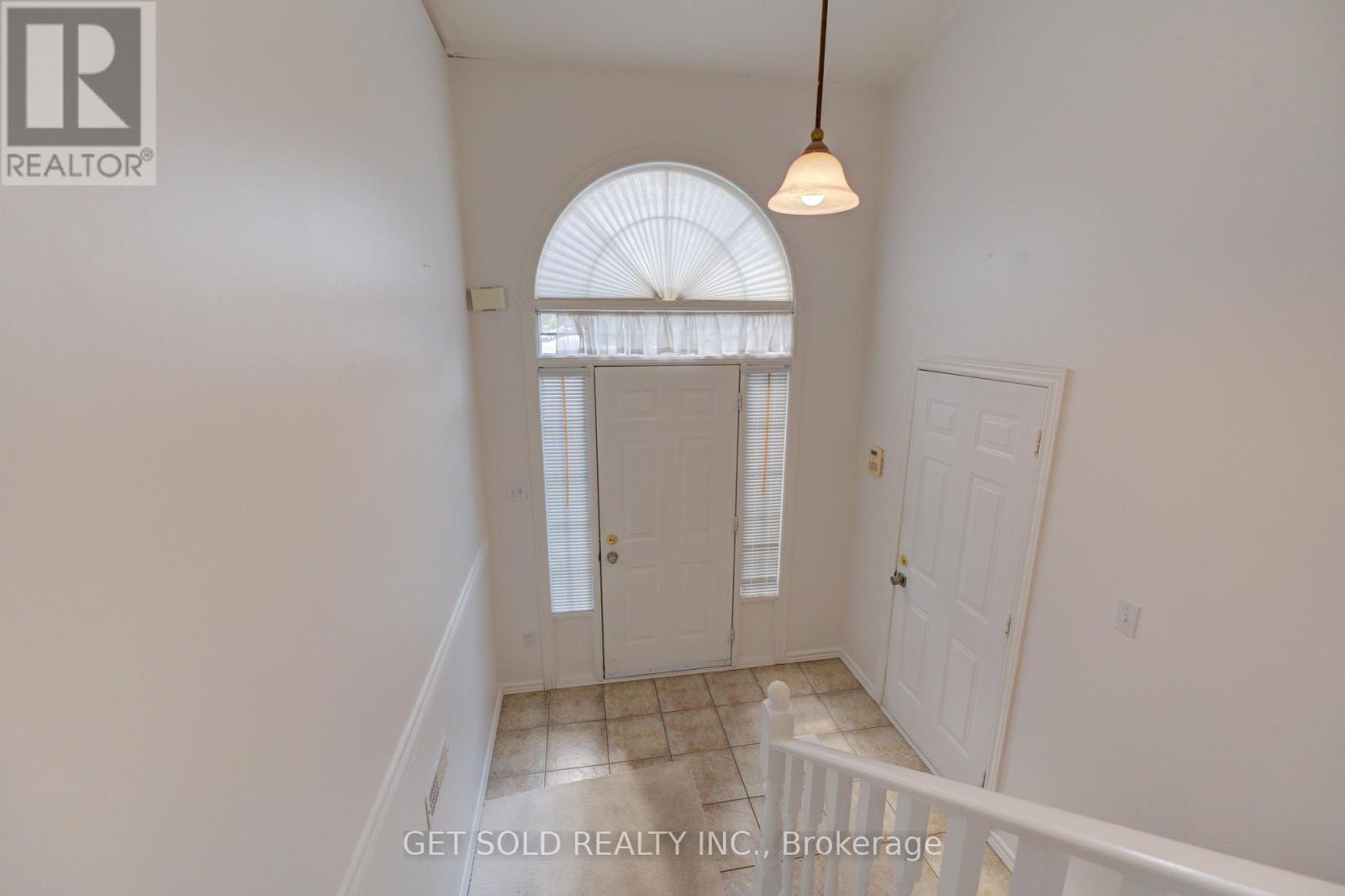 40 Jo Whitney Court, Brantford, Ontario  N3T 6N9 - Photo 3 - X12392121