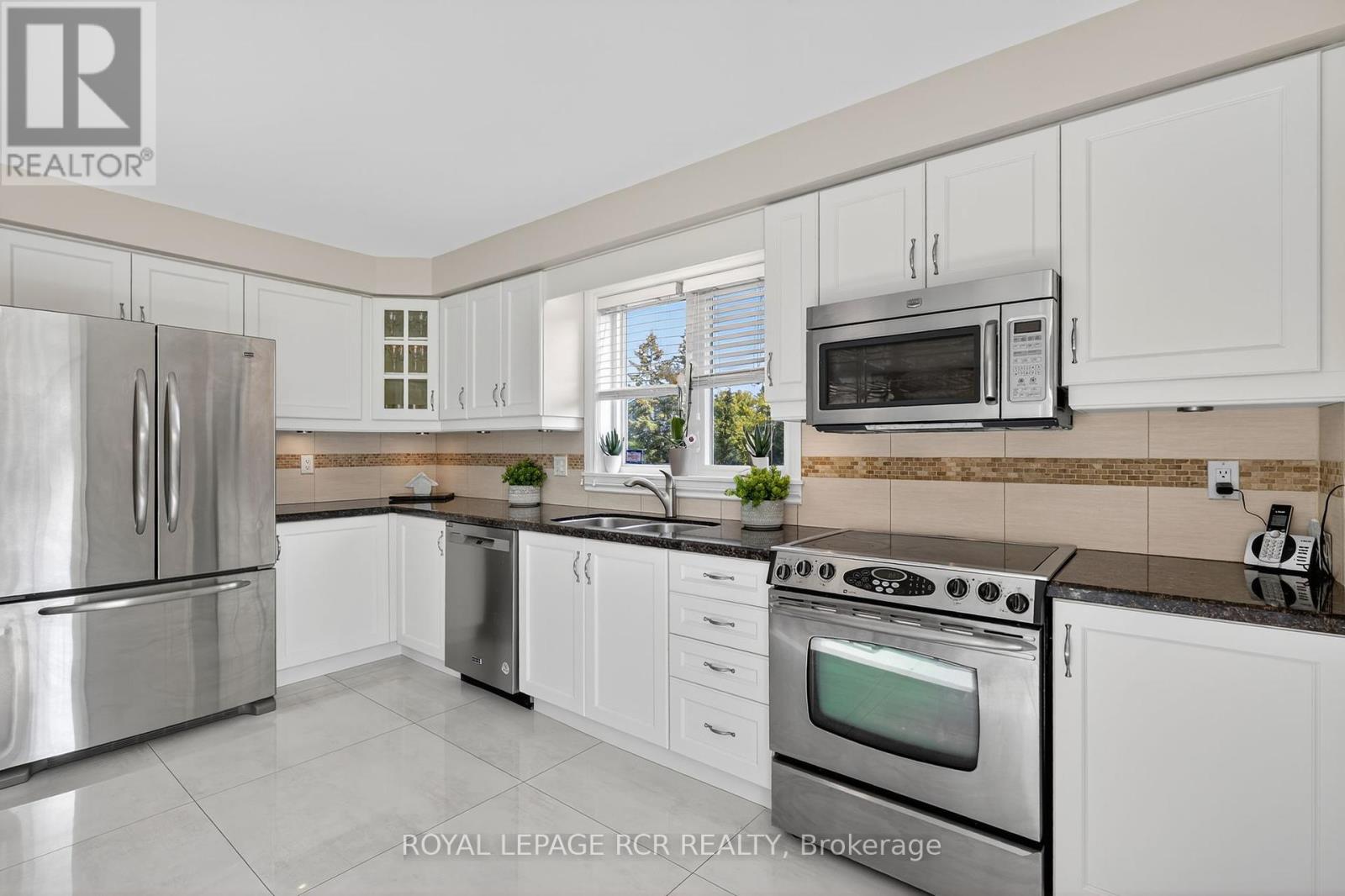 97 Riverwood Terrace, Caledon, Ontario  L7E 1S6 - Photo 11 - W12407147
