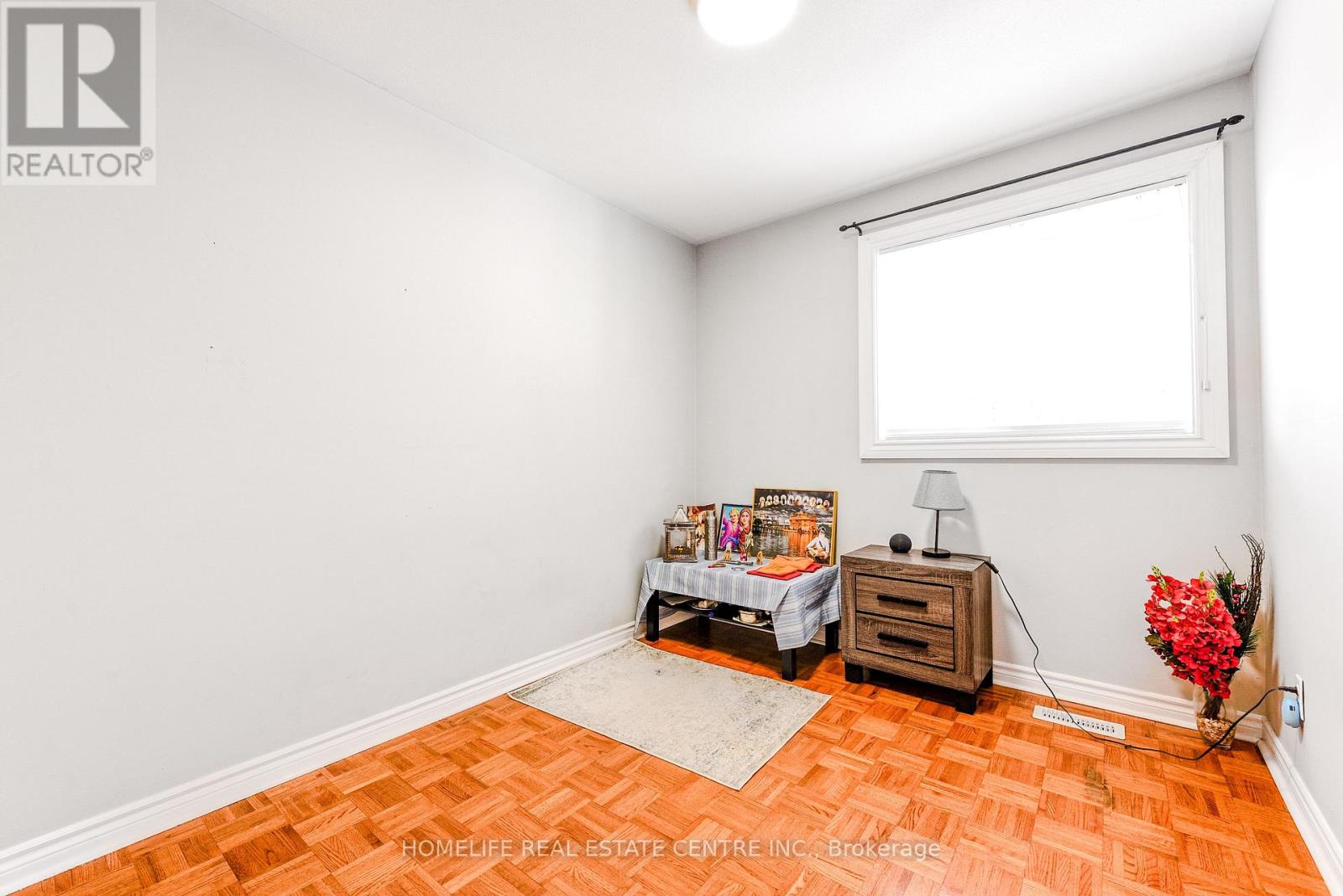 78 Northwood Drive, Brampton, Ontario  L6X 2L2 - Photo 20 - W12407150