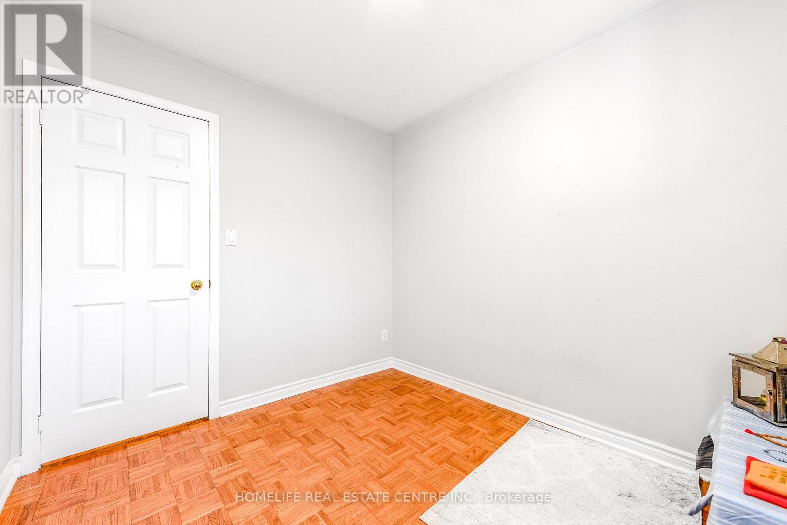 78 Northwood Drive, Brampton, Ontario  L6X 2L2 - Photo 21 - W12407150