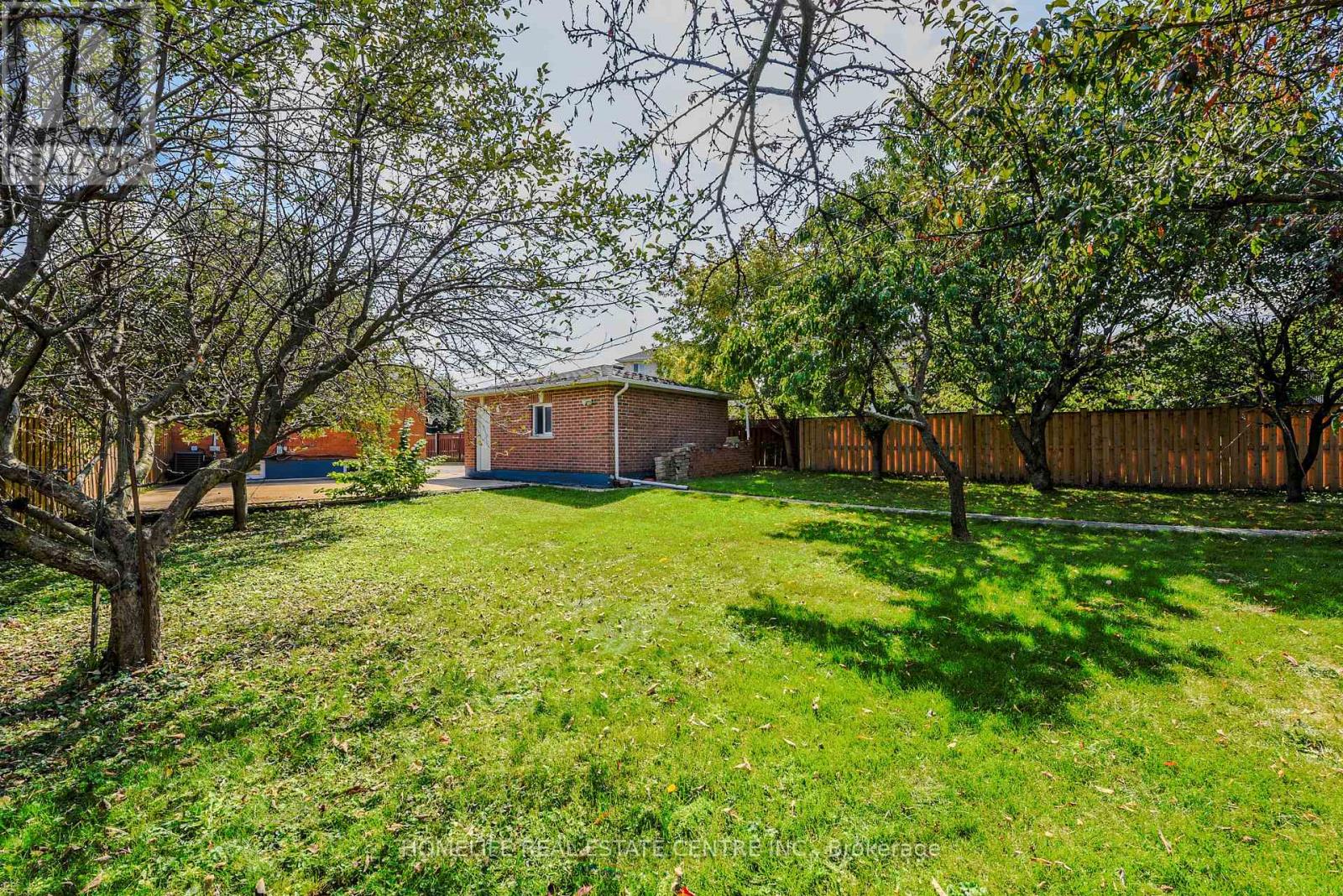 78 Northwood Drive, Brampton, Ontario  L6X 2L2 - Photo 28 - W12407150
