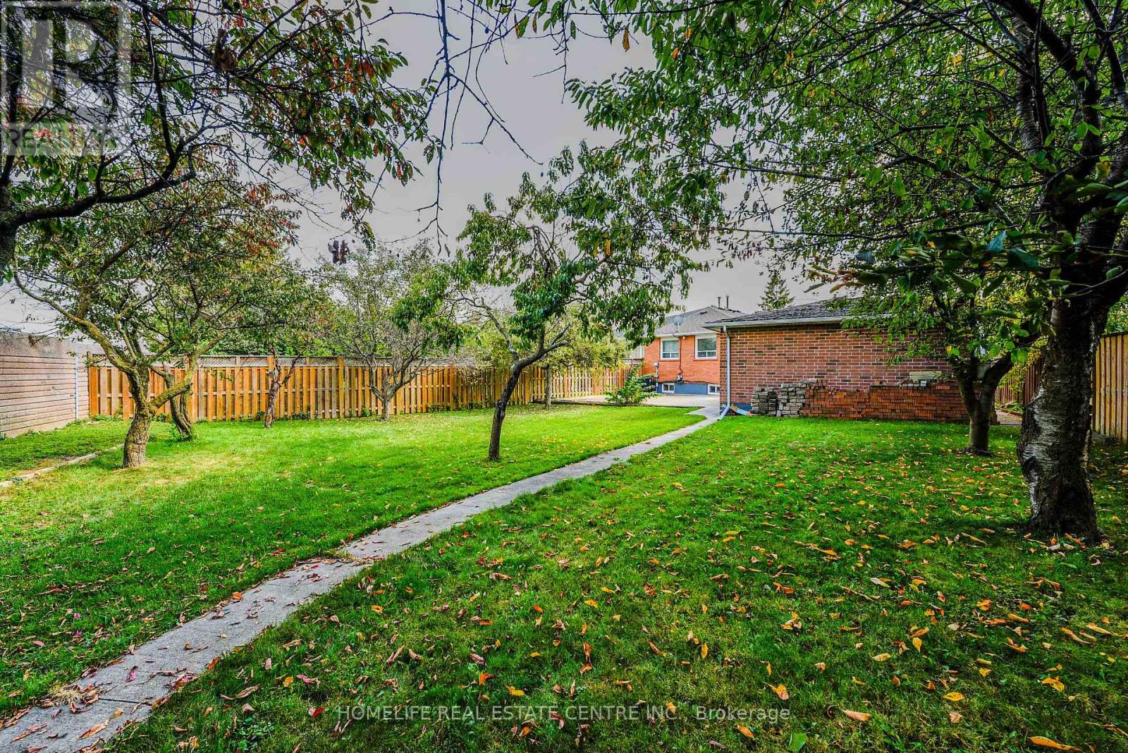 78 Northwood Drive, Brampton, Ontario  L6X 2L2 - Photo 30 - W12407150