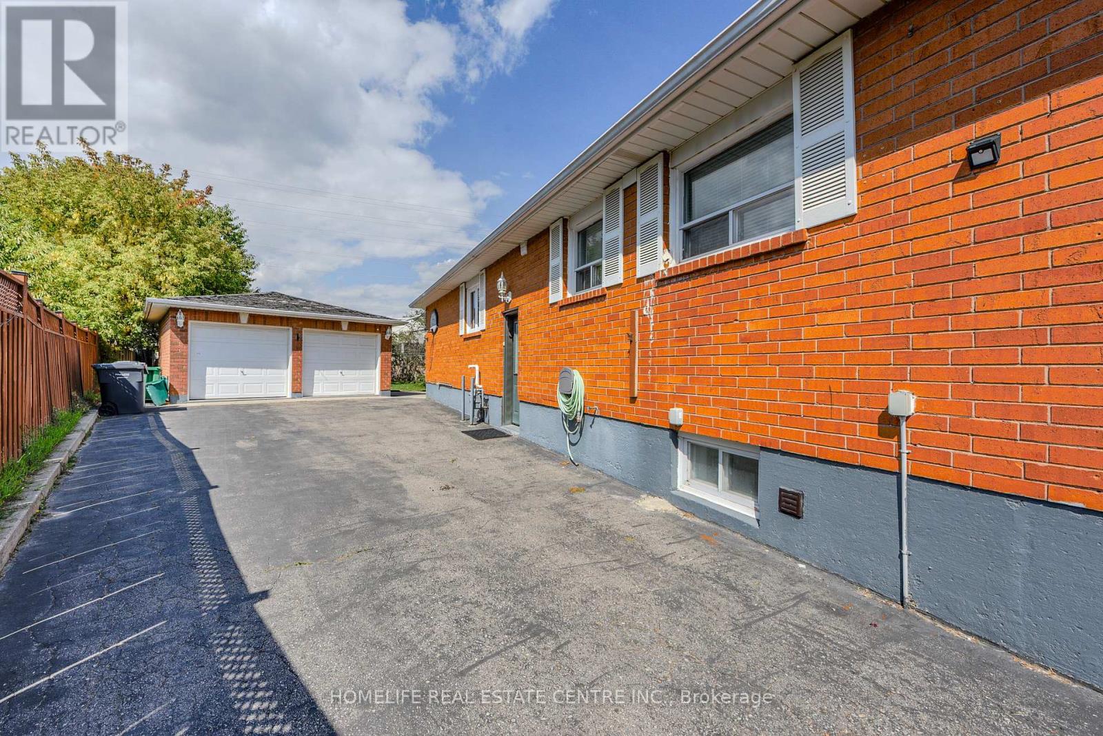 78 Northwood Drive, Brampton, Ontario  L6X 2L2 - Photo 33 - W12407150