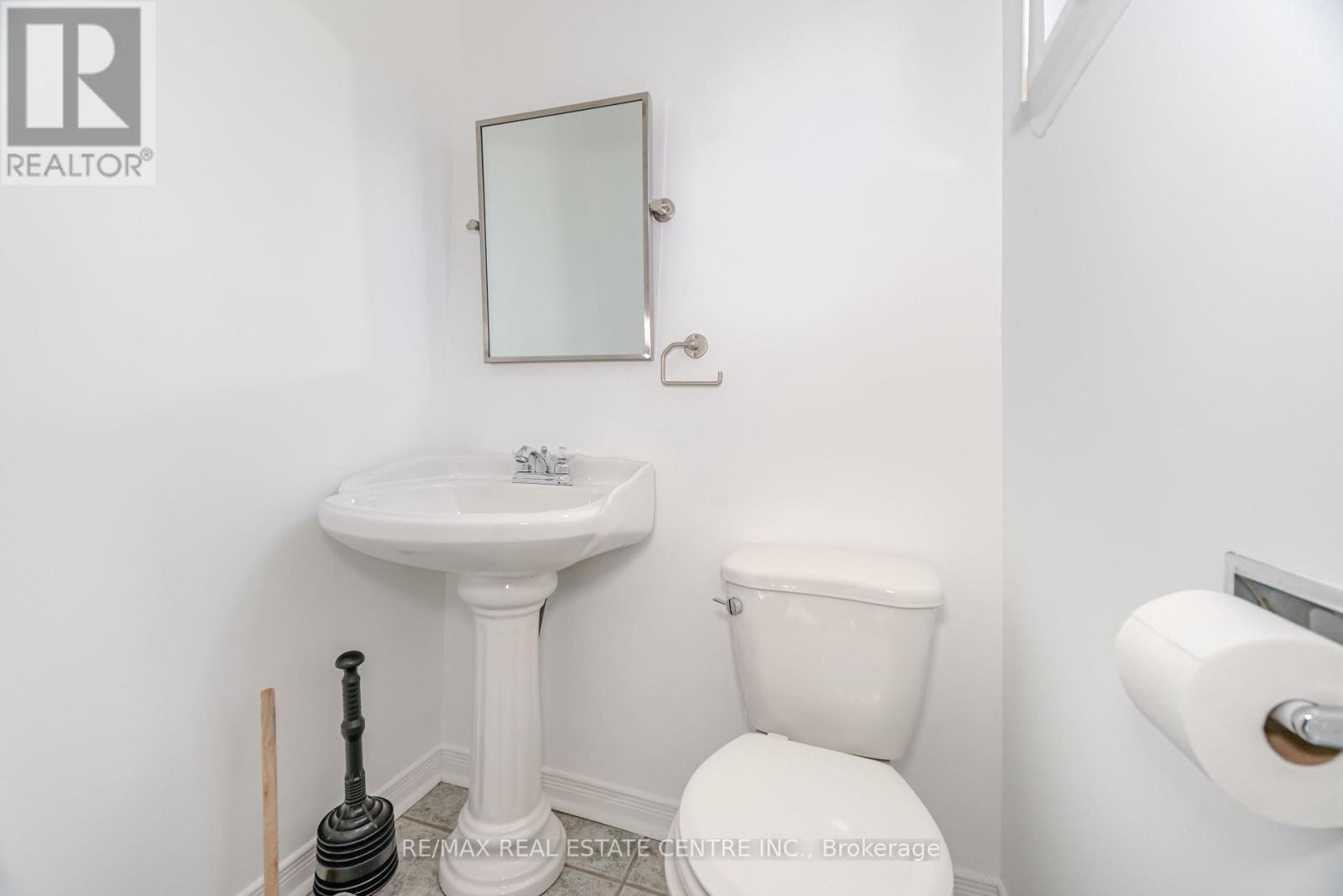 122 Moregate Crescent, Brampton, Ontario  L6S 3K9 - Photo 18 - W12407201