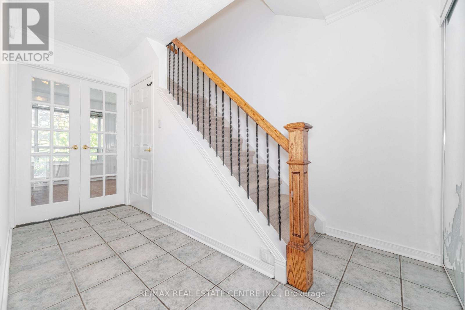 122 Moregate Crescent, Brampton, Ontario  L6S 3K9 - Photo 19 - W12407201