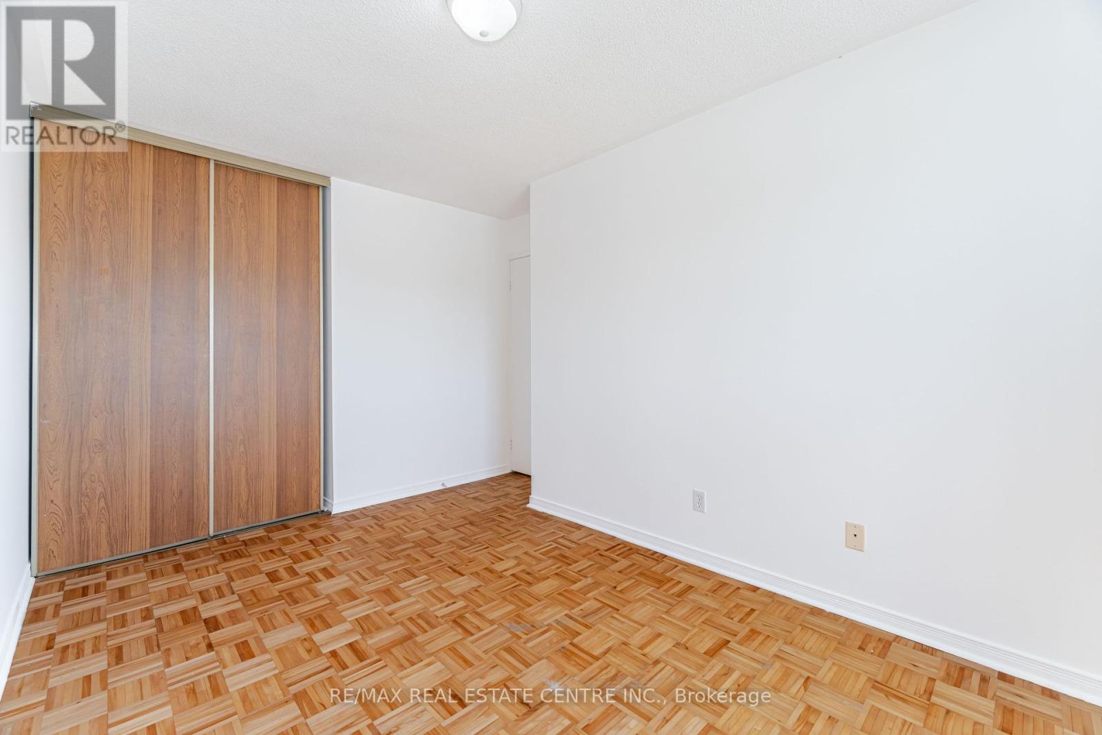 122 Moregate Crescent, Brampton, Ontario  L6S 3K9 - Photo 27 - W12407201