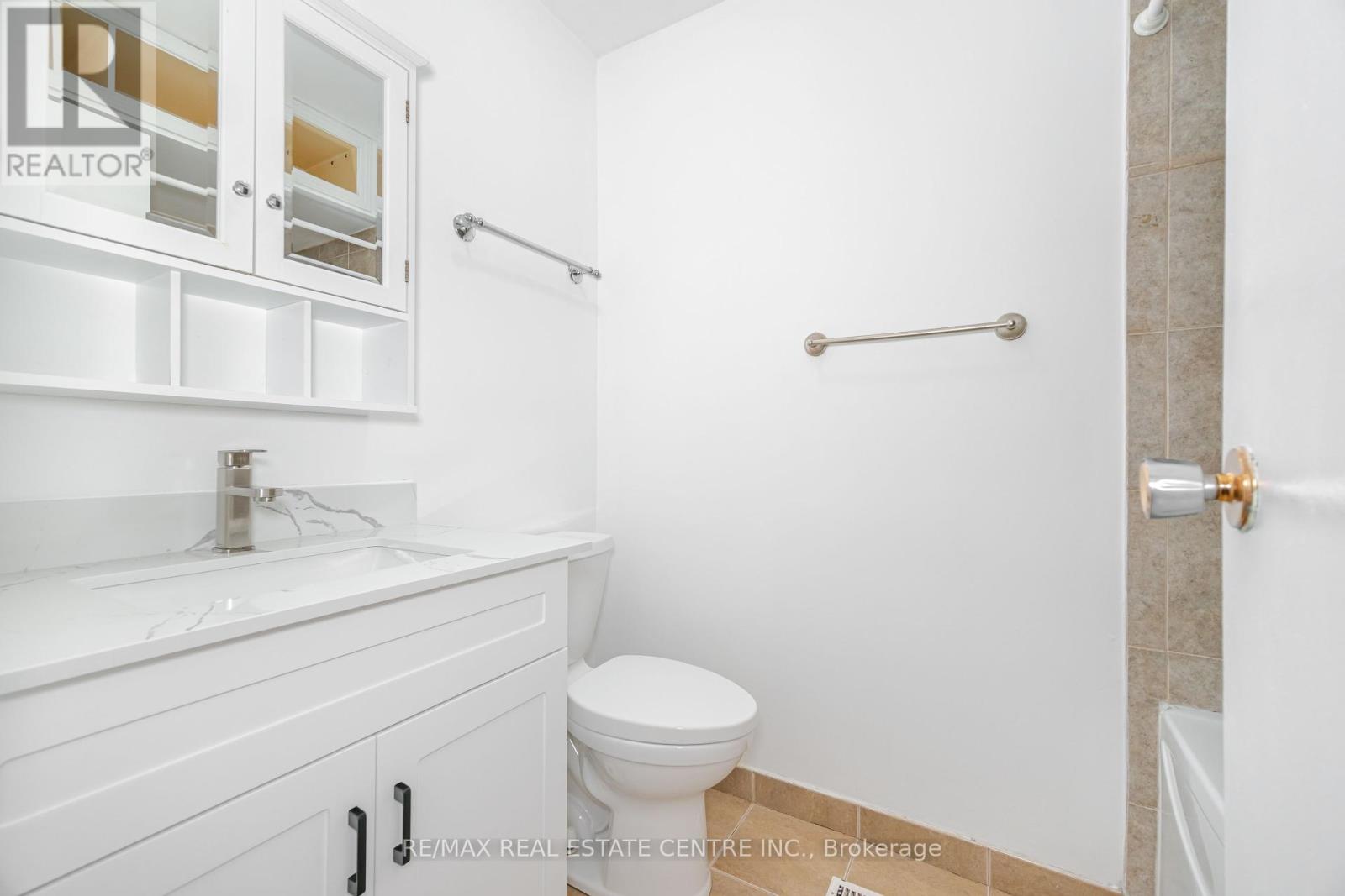 122 Moregate Crescent, Brampton, Ontario  L6S 3K9 - Photo 30 - W12407201