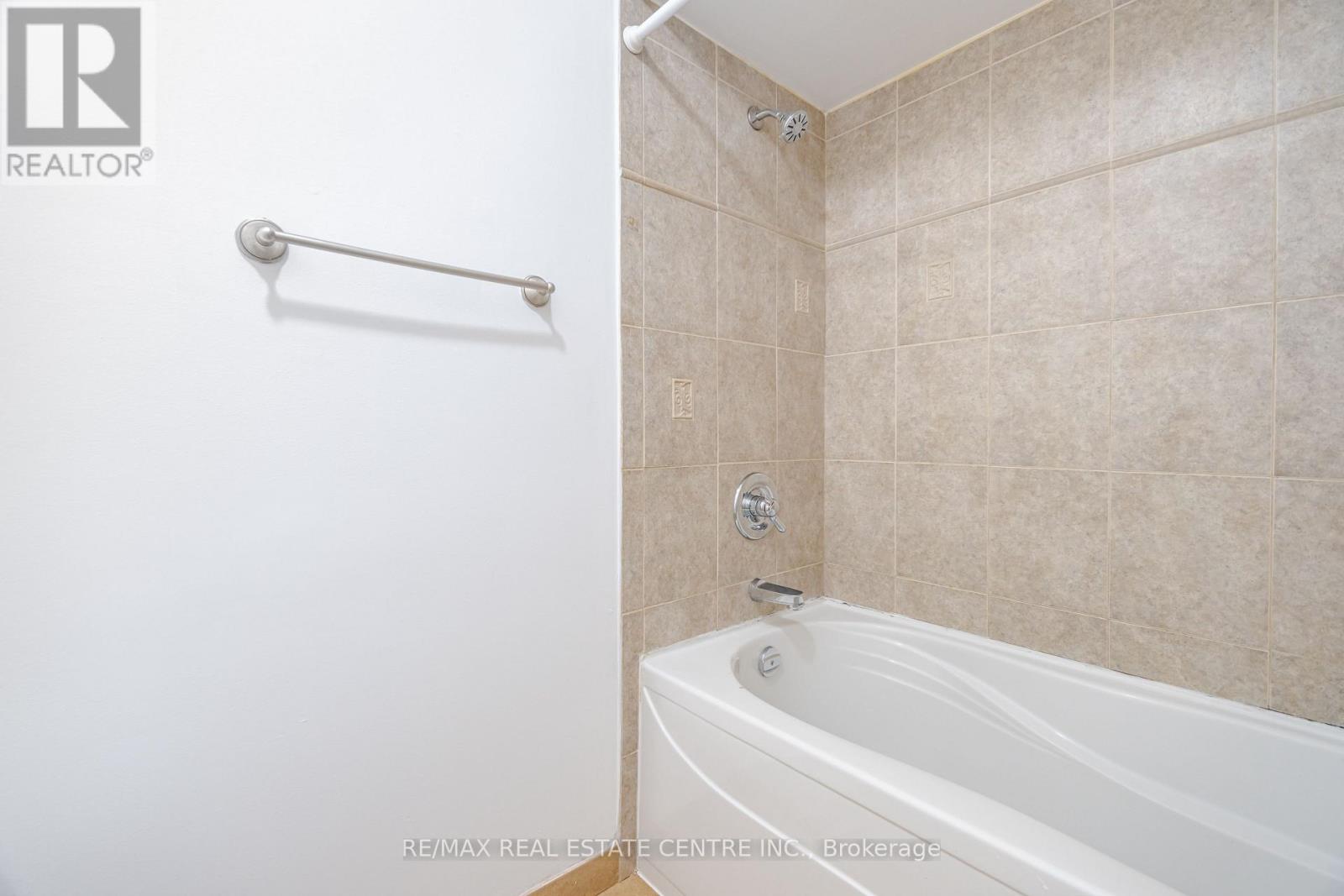 122 Moregate Crescent, Brampton, Ontario  L6S 3K9 - Photo 31 - W12407201