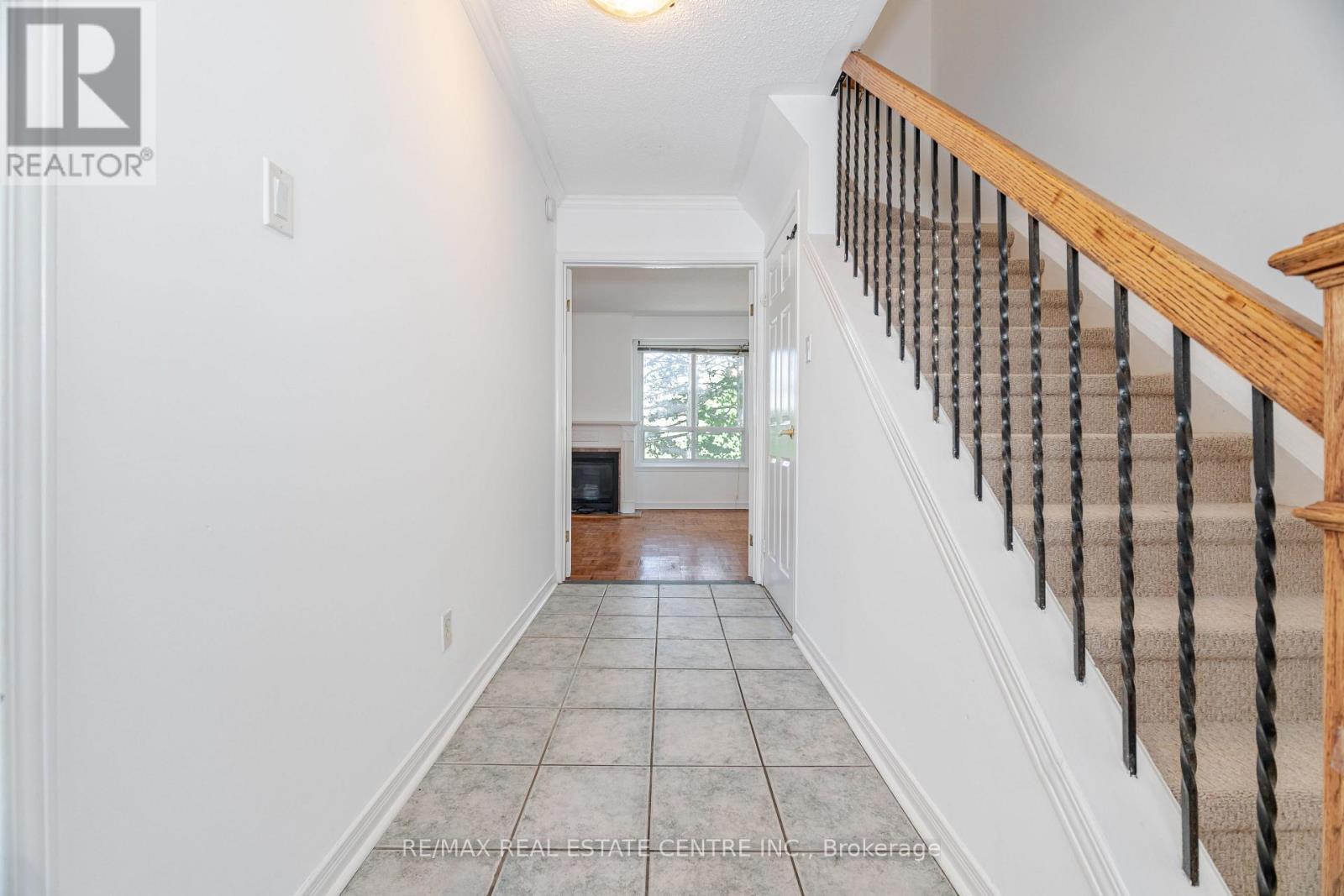 122 Moregate Crescent, Brampton, Ontario  L6S 3K9 - Photo 5 - W12407201
