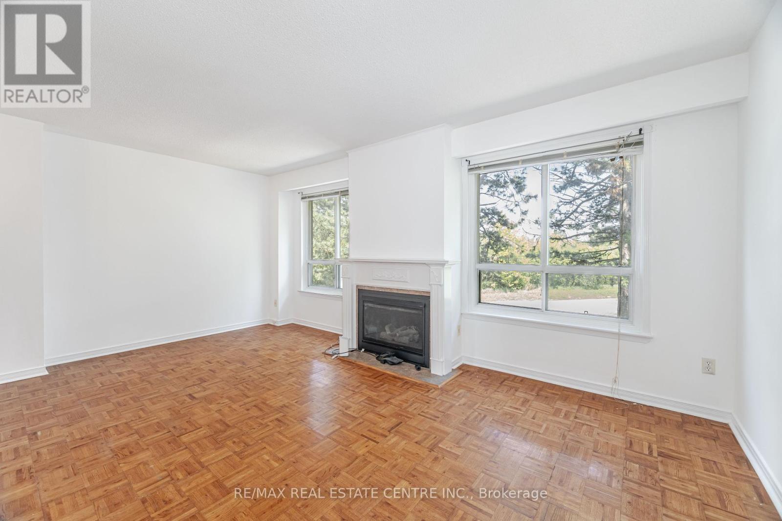 122 Moregate Crescent, Brampton, Ontario  L6S 3K9 - Photo 7 - W12407201