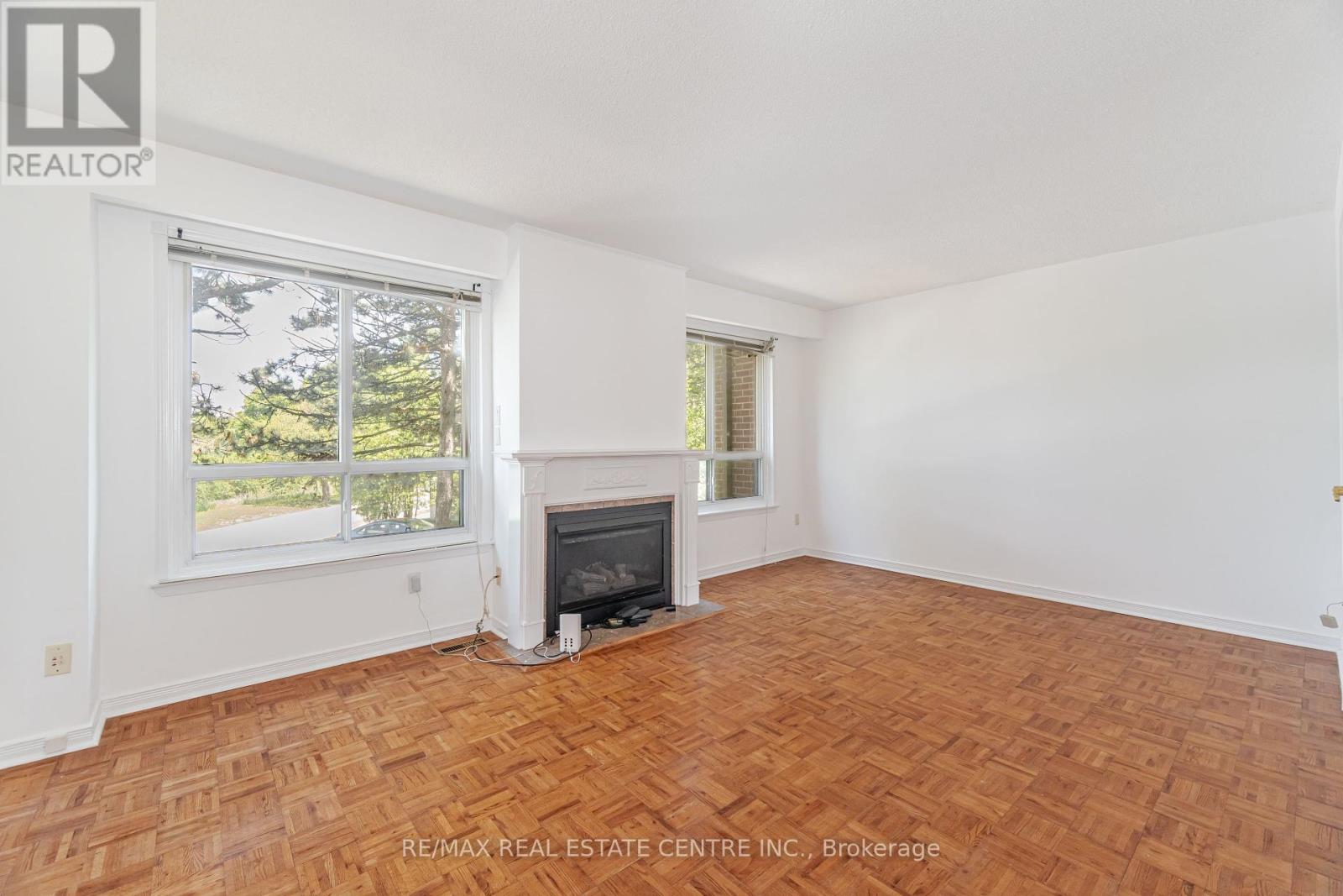 122 Moregate Crescent, Brampton, Ontario  L6S 3K9 - Photo 8 - W12407201