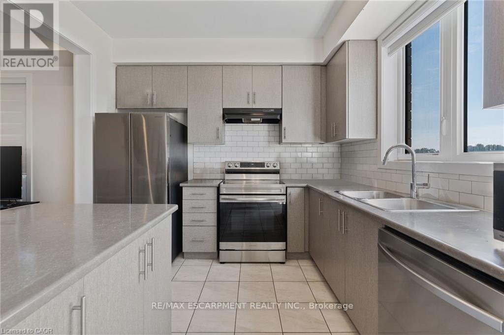 15 Monteith Drive, Brant, Ontario  N3T 0W6 - Photo 17 - X12407166