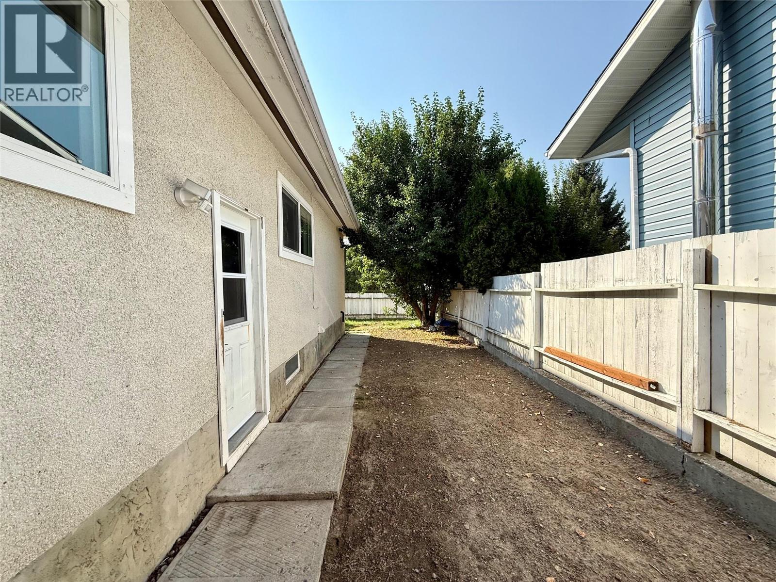 219 26th  S Avenue Unit# A, Cranbrook, British Columbia  V1C 3J2 - Photo 3 - 10363125