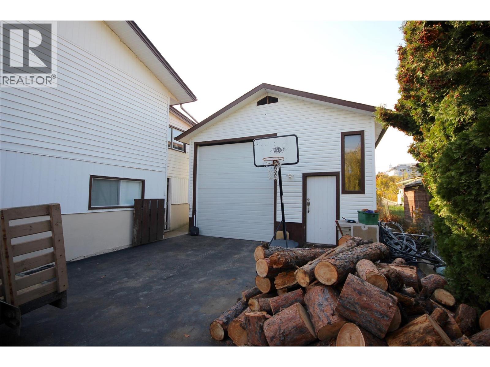 503 14th Avenue, Creston, British Columbia  V0B 1G4 - Photo 4 - 10362636