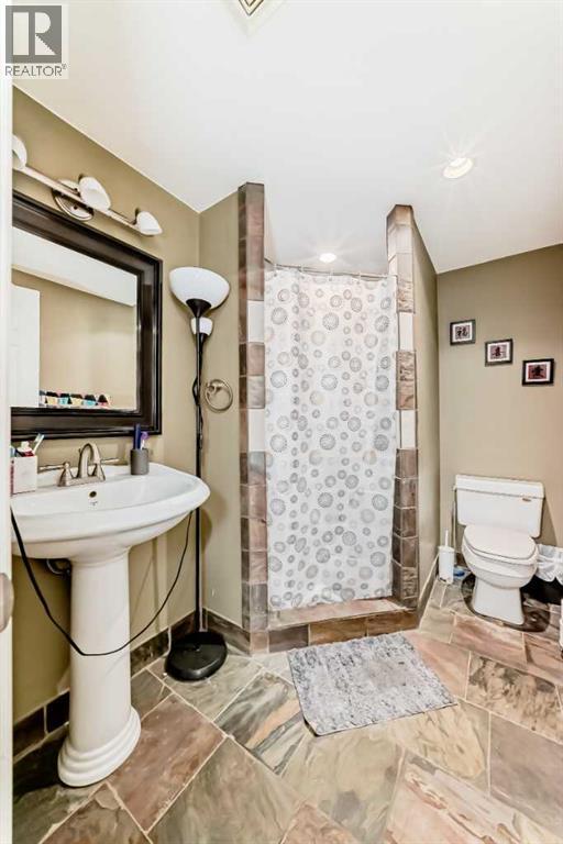 53 Wakefield Drive Sw, Calgary, Alberta  T3C 2W8 - Photo 29 - A2230901