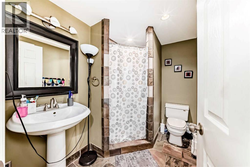 53 Wakefield Drive Sw, Calgary, Alberta  T3C 2W8 - Photo 28 - A2230901