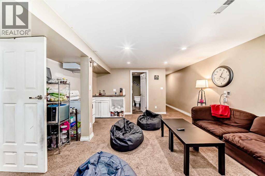 53 Wakefield Drive Sw, Calgary, Alberta  T3C 2W8 - Photo 25 - A2230901