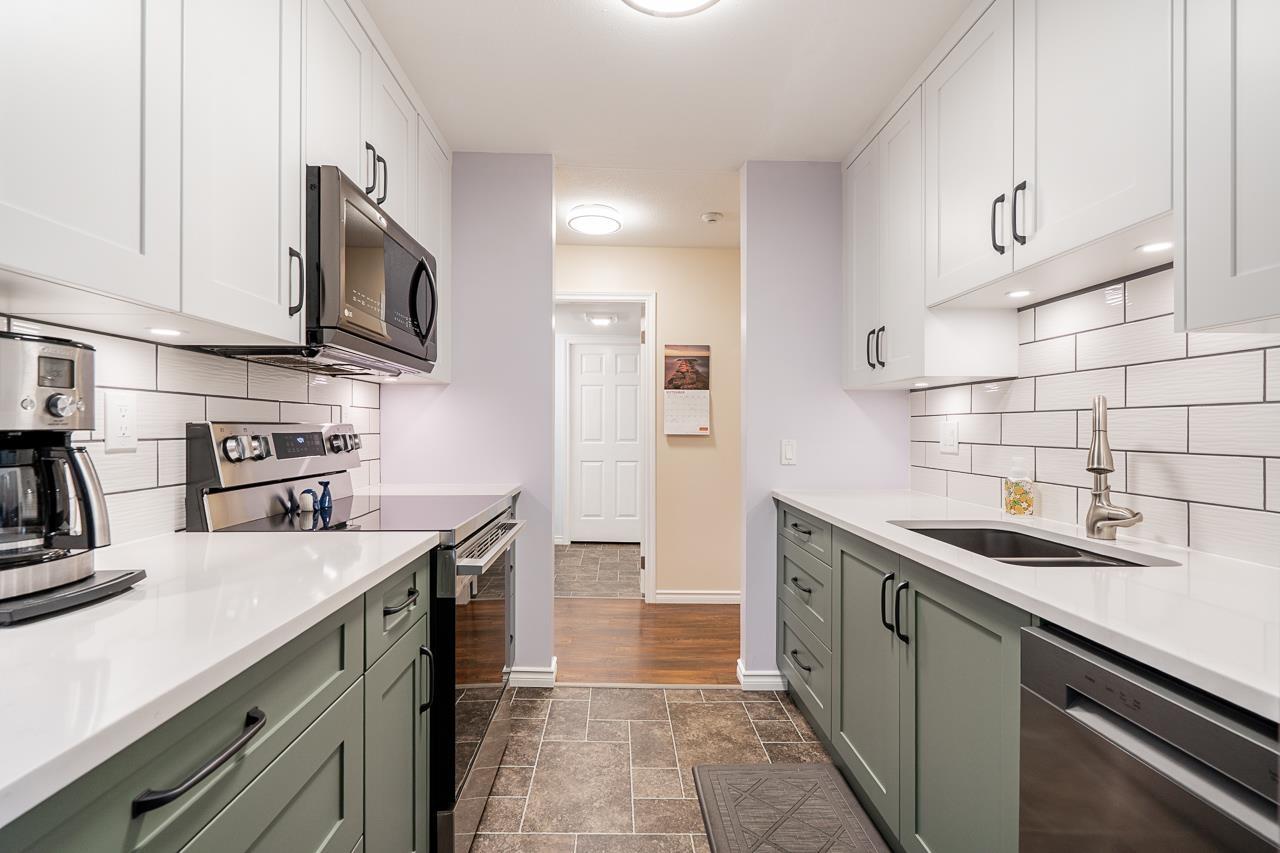 216 33535 King Road, Abbotsford, British Columbia  V2S 6Z5 - Photo 1 - R3048104