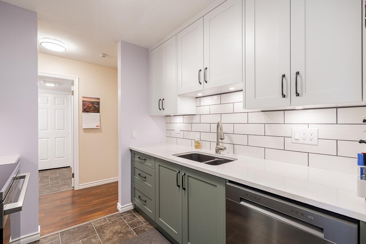 216 33535 King Road, Abbotsford, British Columbia  V2S 6Z5 - Photo 2 - R3048104