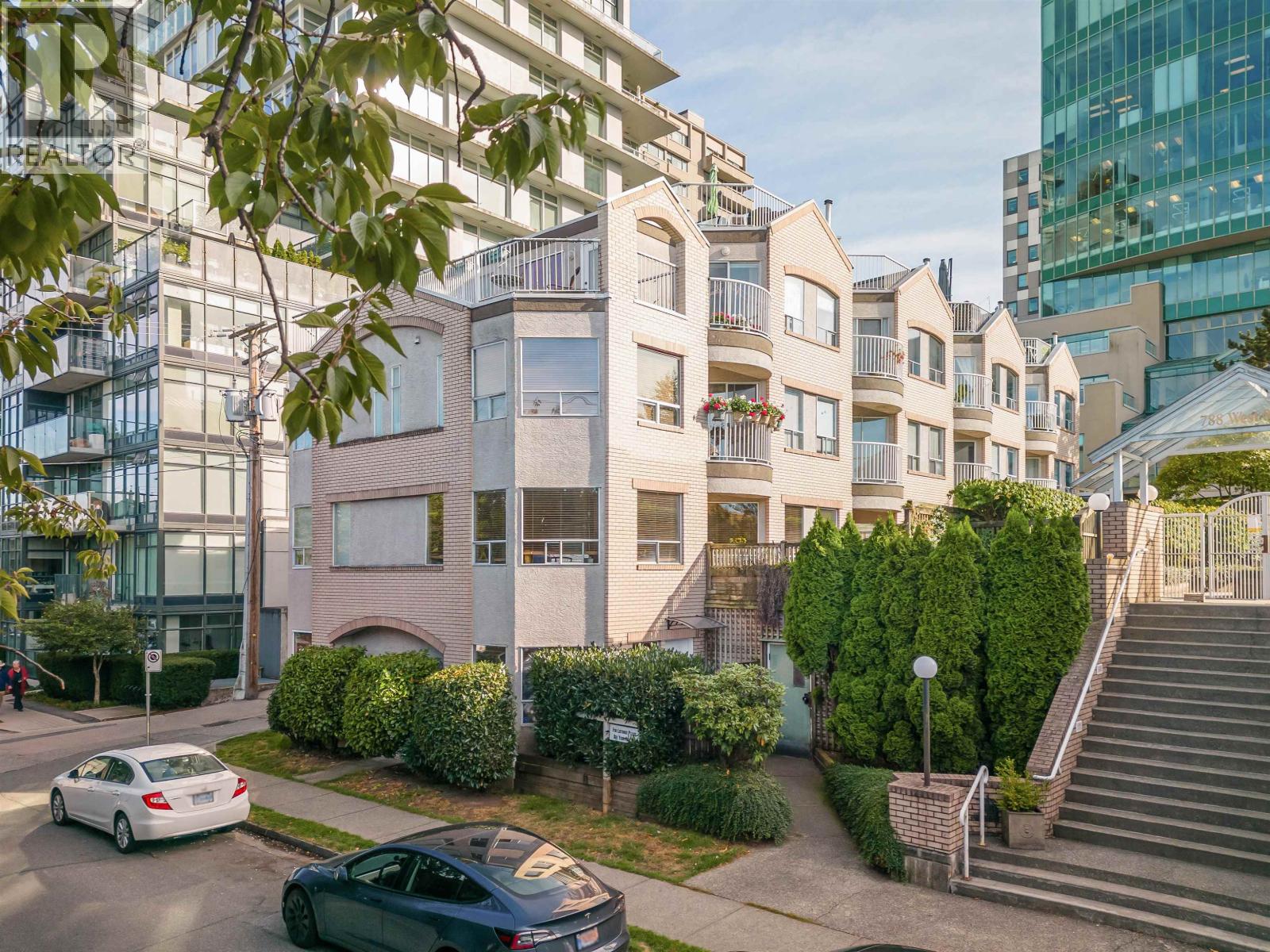 208 788 W 8th Avenue, Vancouver, British Columbia  V5Z 1E1 - Photo 1 - R3048124