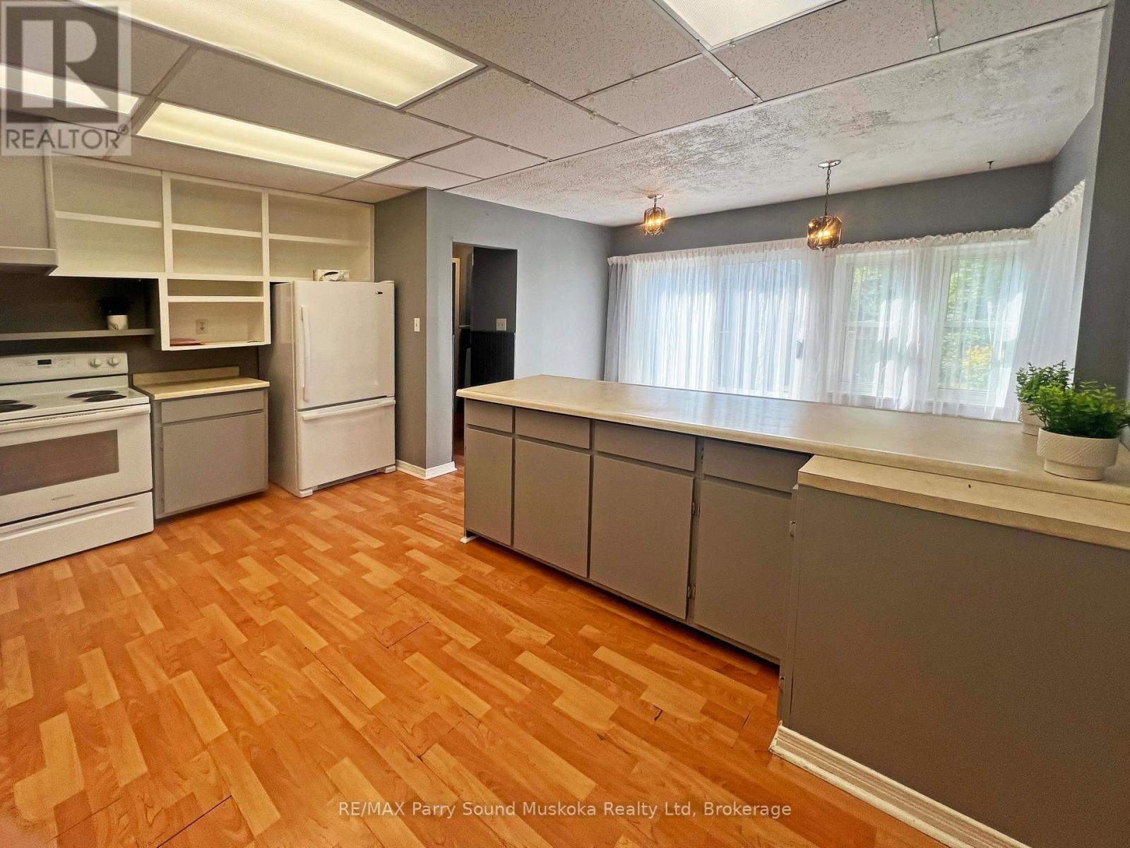 46 Waubeek Street, Parry Sound, Ontario  P2A 1C2 - Photo 11 - X12407401