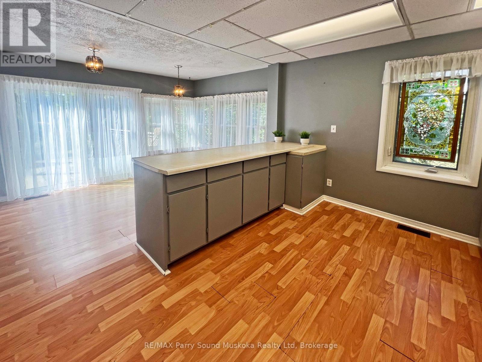 46 Waubeek Street, Parry Sound, Ontario  P2A 1C2 - Photo 12 - X12407401