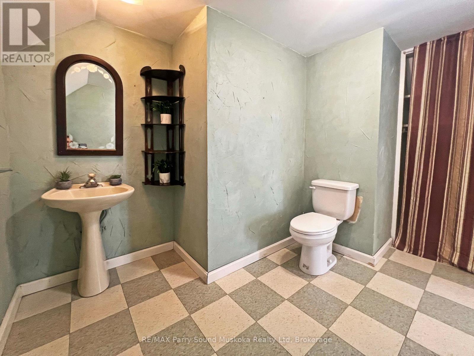 46 Waubeek Street, Parry Sound, Ontario  P2A 1C2 - Photo 20 - X12407401
