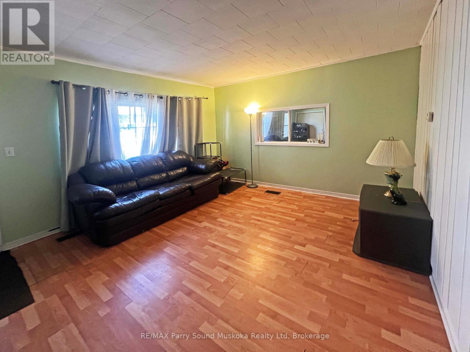 46 Waubeek Street, Parry Sound, Ontario  P2A 1C2 - Photo 22 - X12407401