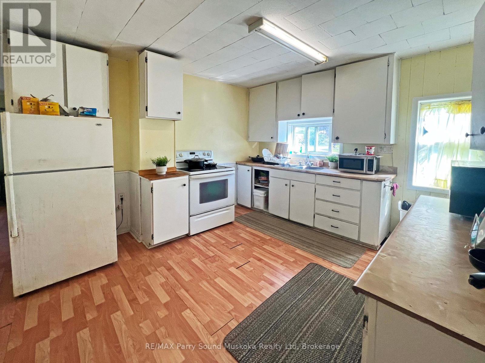 46 Waubeek Street, Parry Sound, Ontario  P2A 1C2 - Photo 25 - X12407401
