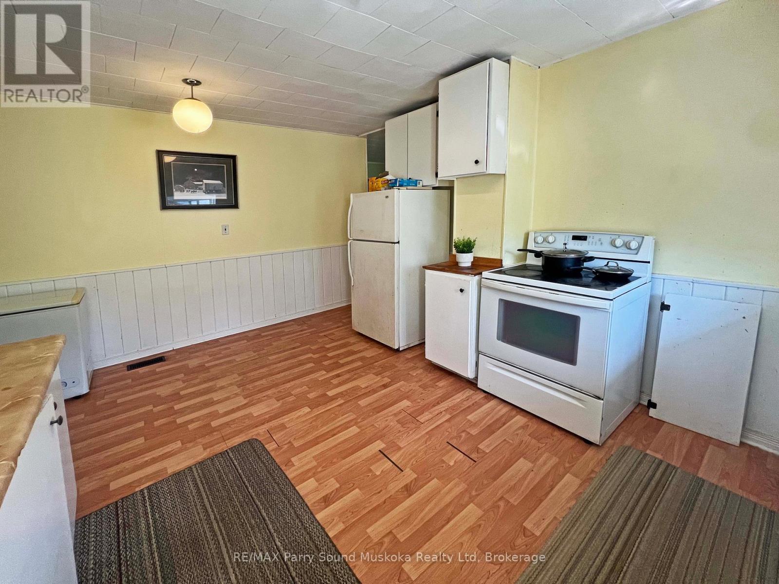 46 Waubeek Street, Parry Sound, Ontario  P2A 1C2 - Photo 27 - X12407401