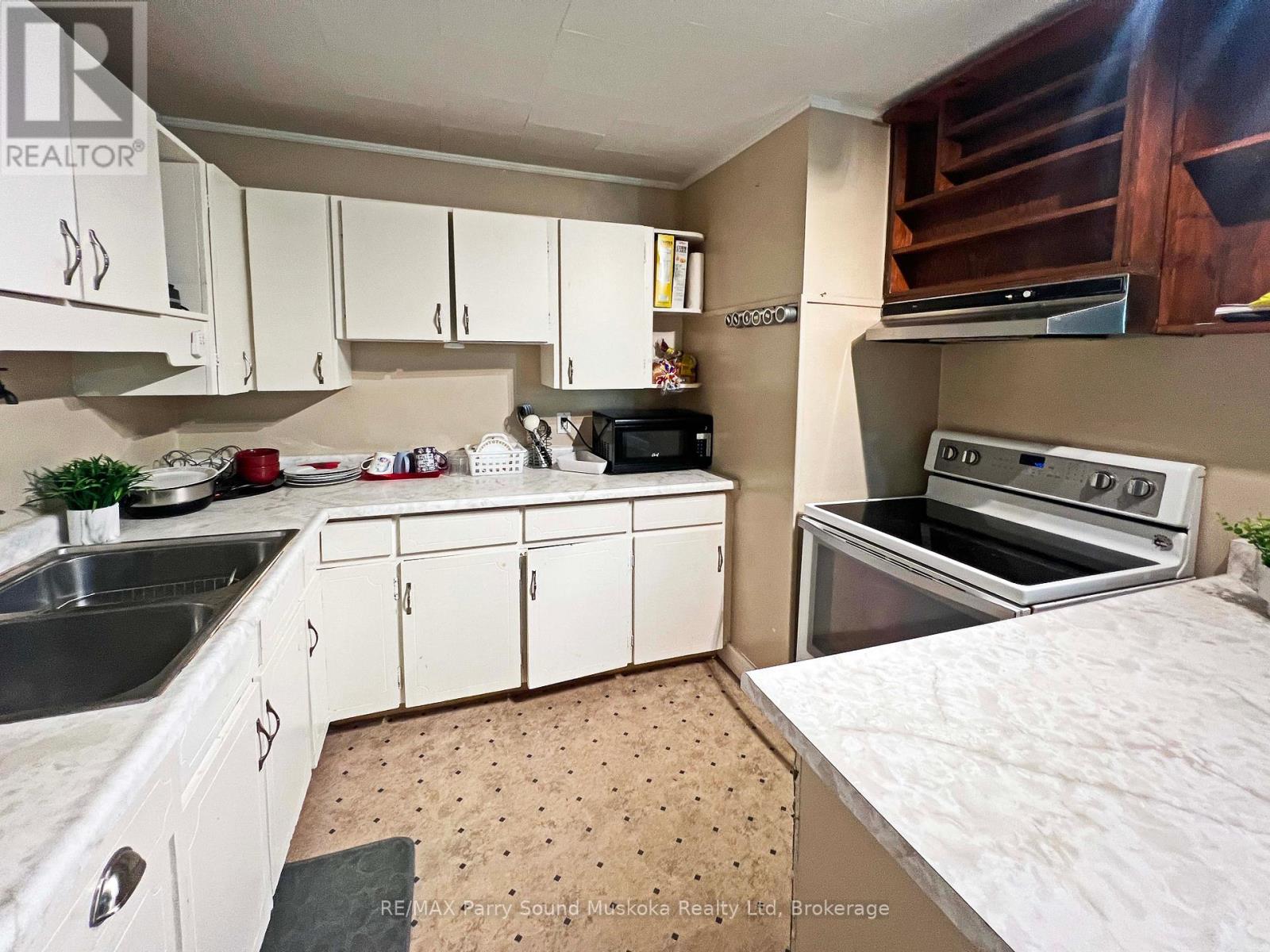 46 Waubeek Street, Parry Sound, Ontario  P2A 1C2 - Photo 38 - X12407401