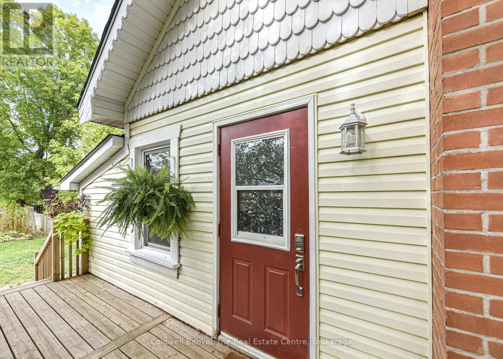 35 Mcdonald Street, Bracebridge, Ontario  P1L 2C2 - Photo 3 - X12407424