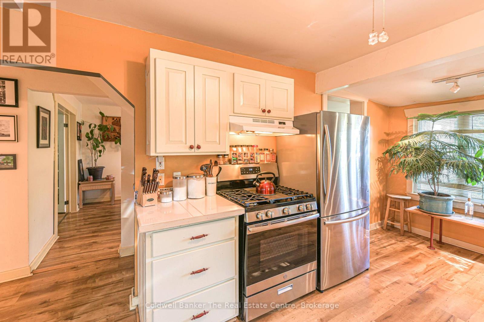 35 Mcdonald Street, Bracebridge, Ontario  P1L 2C2 - Photo 8 - X12407424