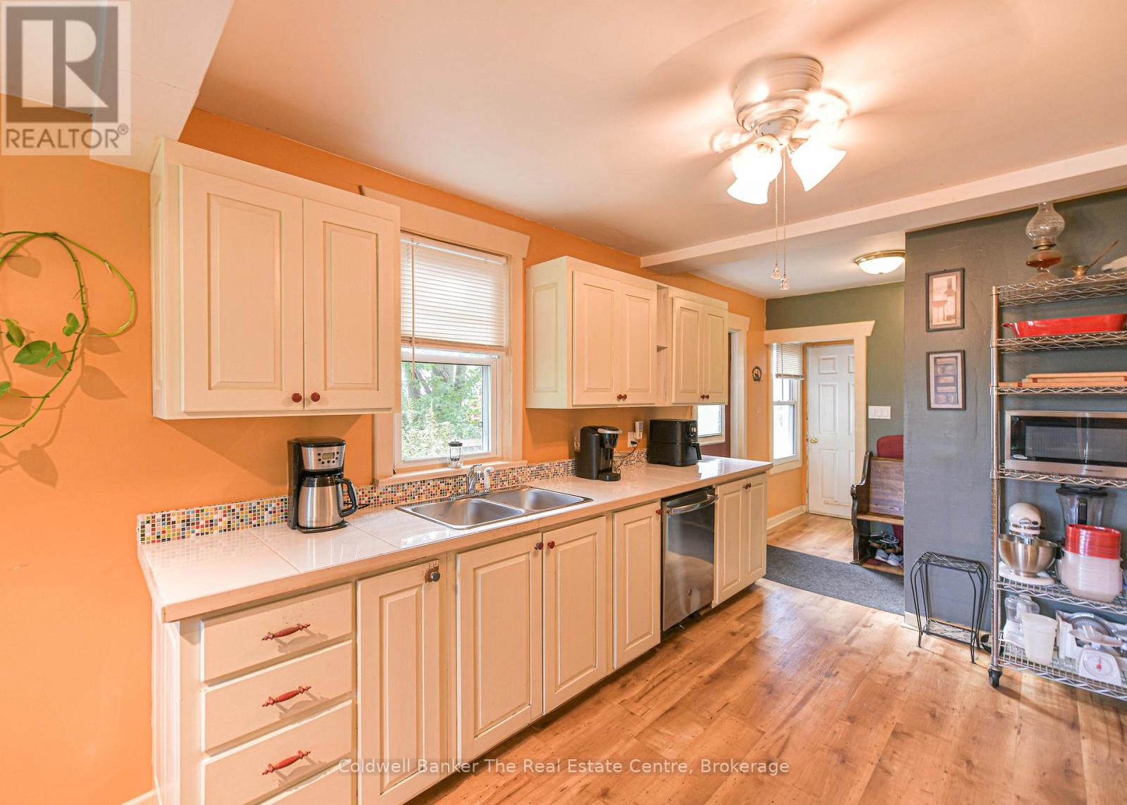 35 Mcdonald Street, Bracebridge, Ontario  P1L 2C2 - Photo 9 - X12407424