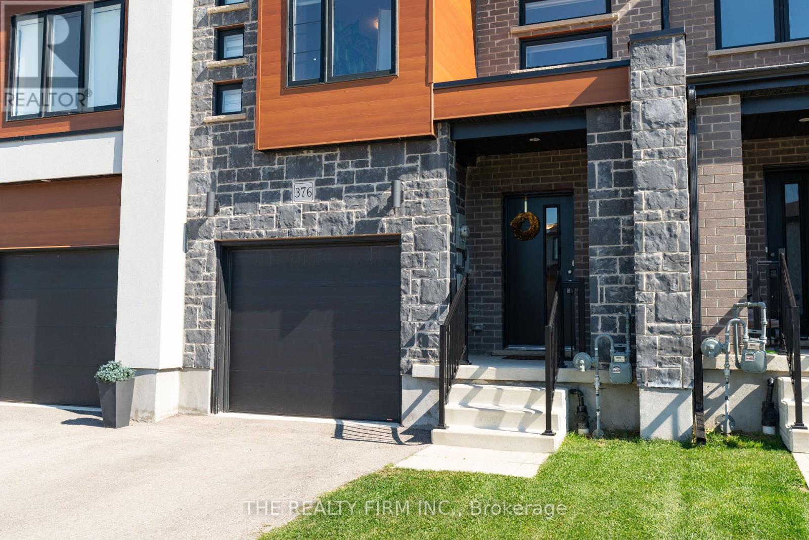 376 Bradshaw Drive, Stratford, Ontario  N5A 0K2 - Photo 3 - X12407404