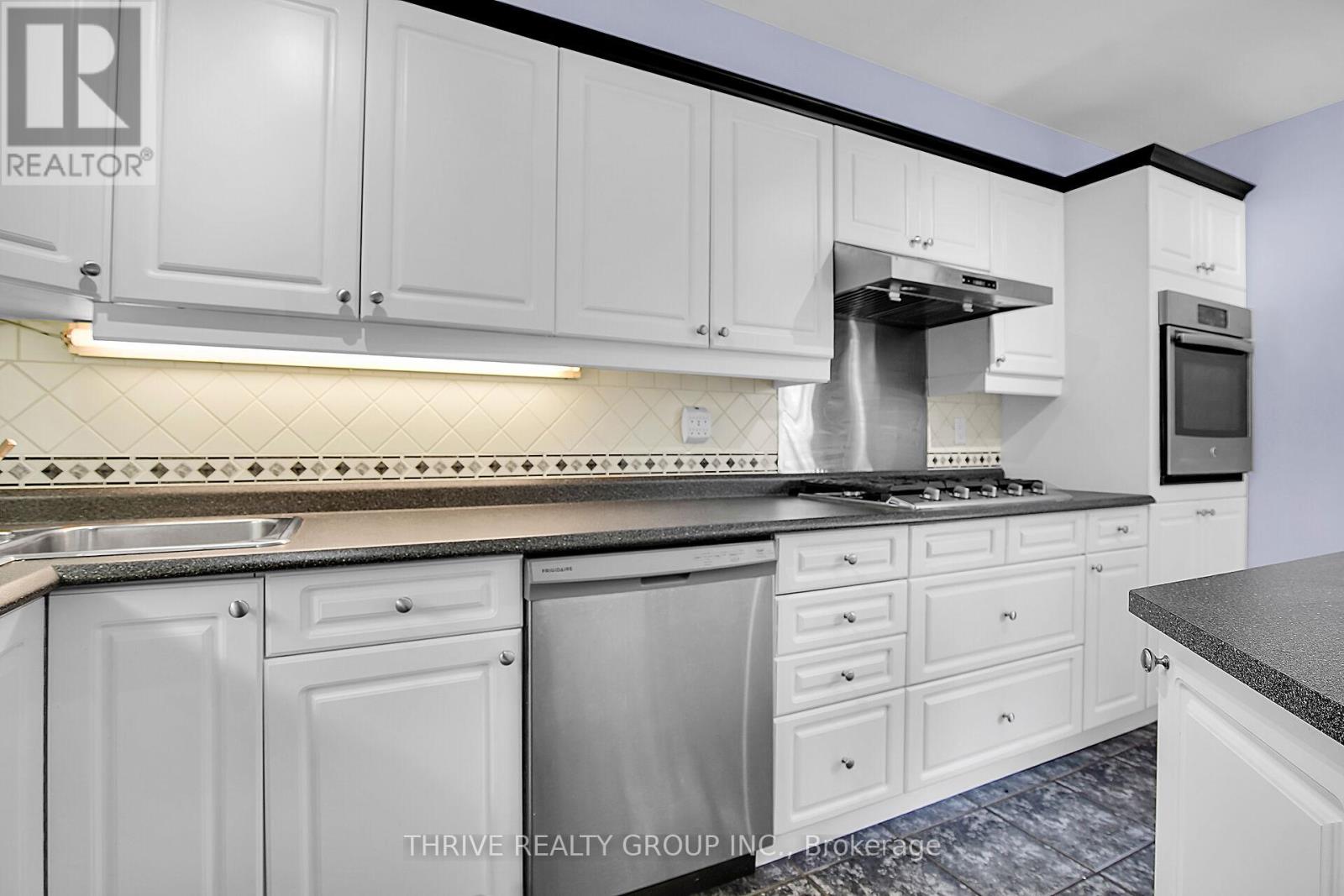 663 Woodcrest Boulevard, London South, Ontario  N6K 1P8 - Photo 12 - X12407411