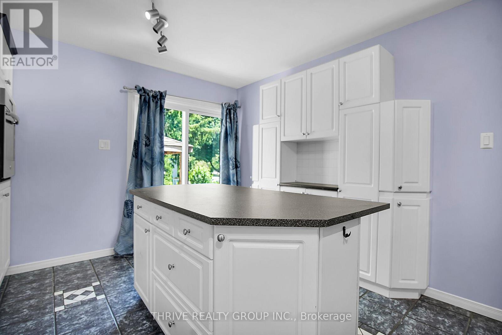 663 Woodcrest Boulevard, London South, Ontario  N6K 1P8 - Photo 14 - X12407411