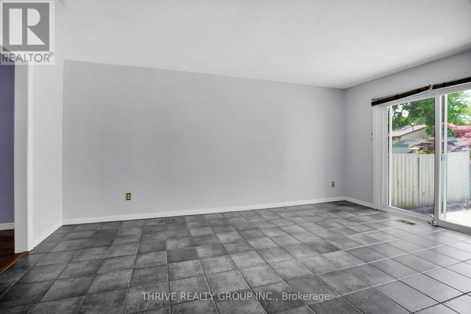 663 Woodcrest Boulevard, London South, Ontario  N6K 1P8 - Photo 6 - X12407411